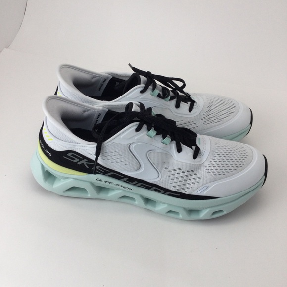Skechers Women's Slip In Glide Step Altus Sneakers size 10